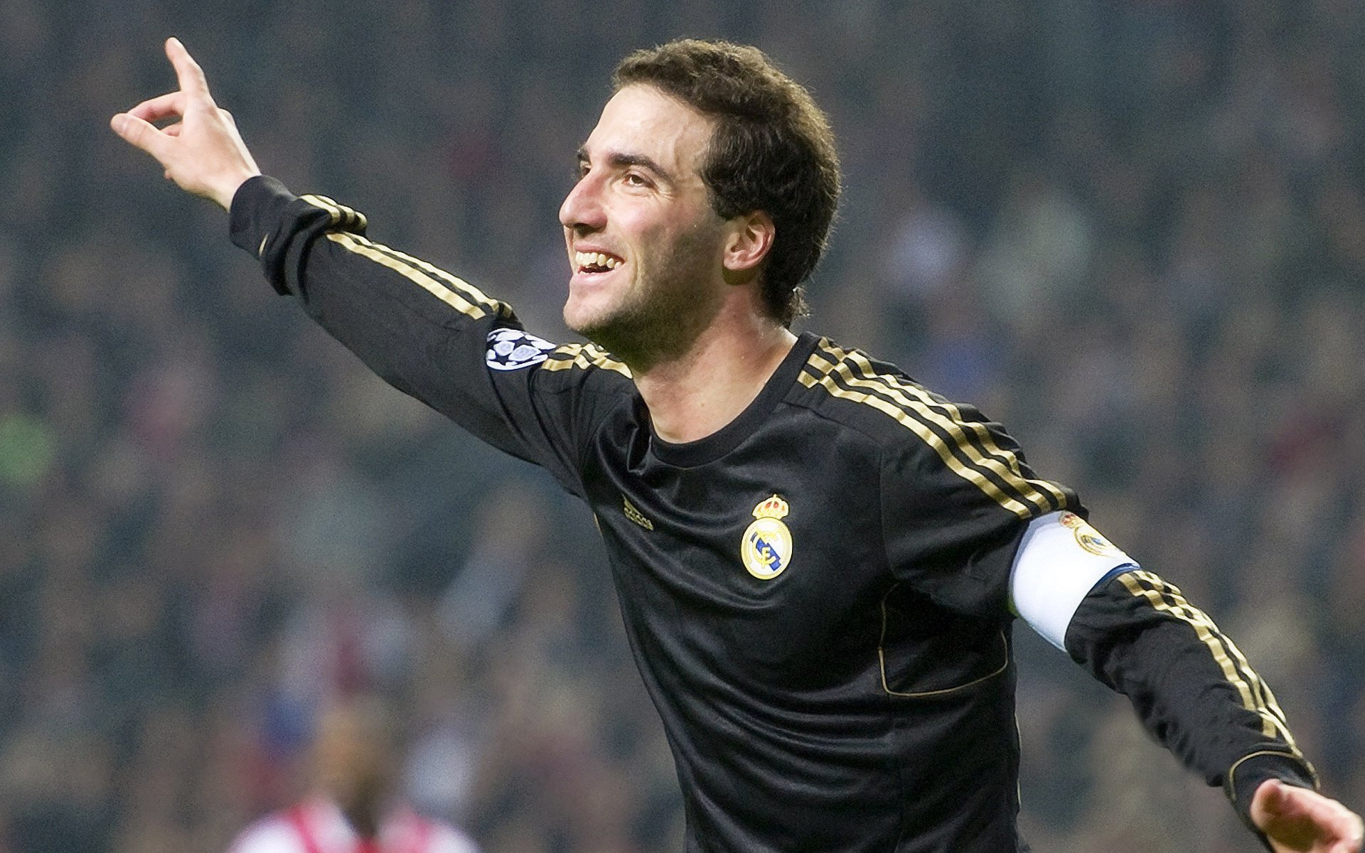 爱游戏下载-终场“绝杀夜”，“冠军归属”瞬间点燃全场，终极绝杀