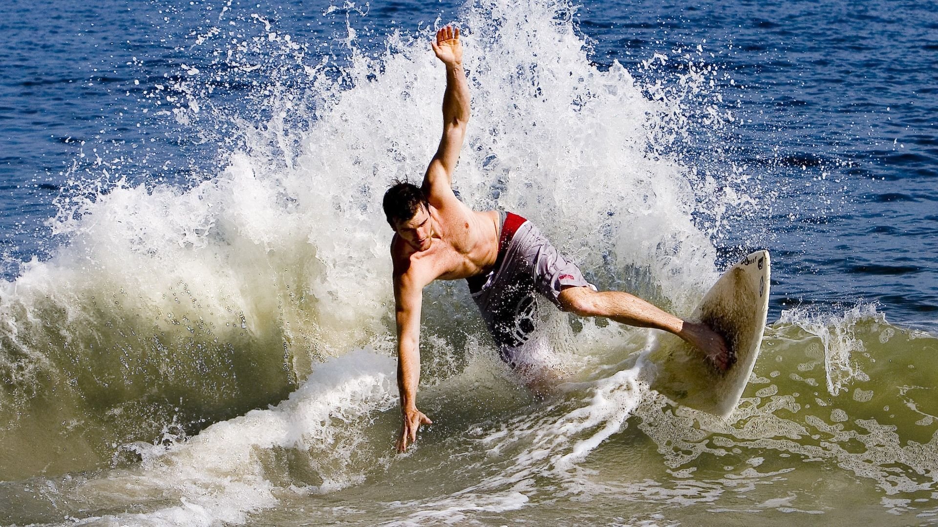 爱游戏中国官方网站平台-融合“足球+大健康”理念，推动全民体育健康产业发展，足球运动在全民健身中的意义