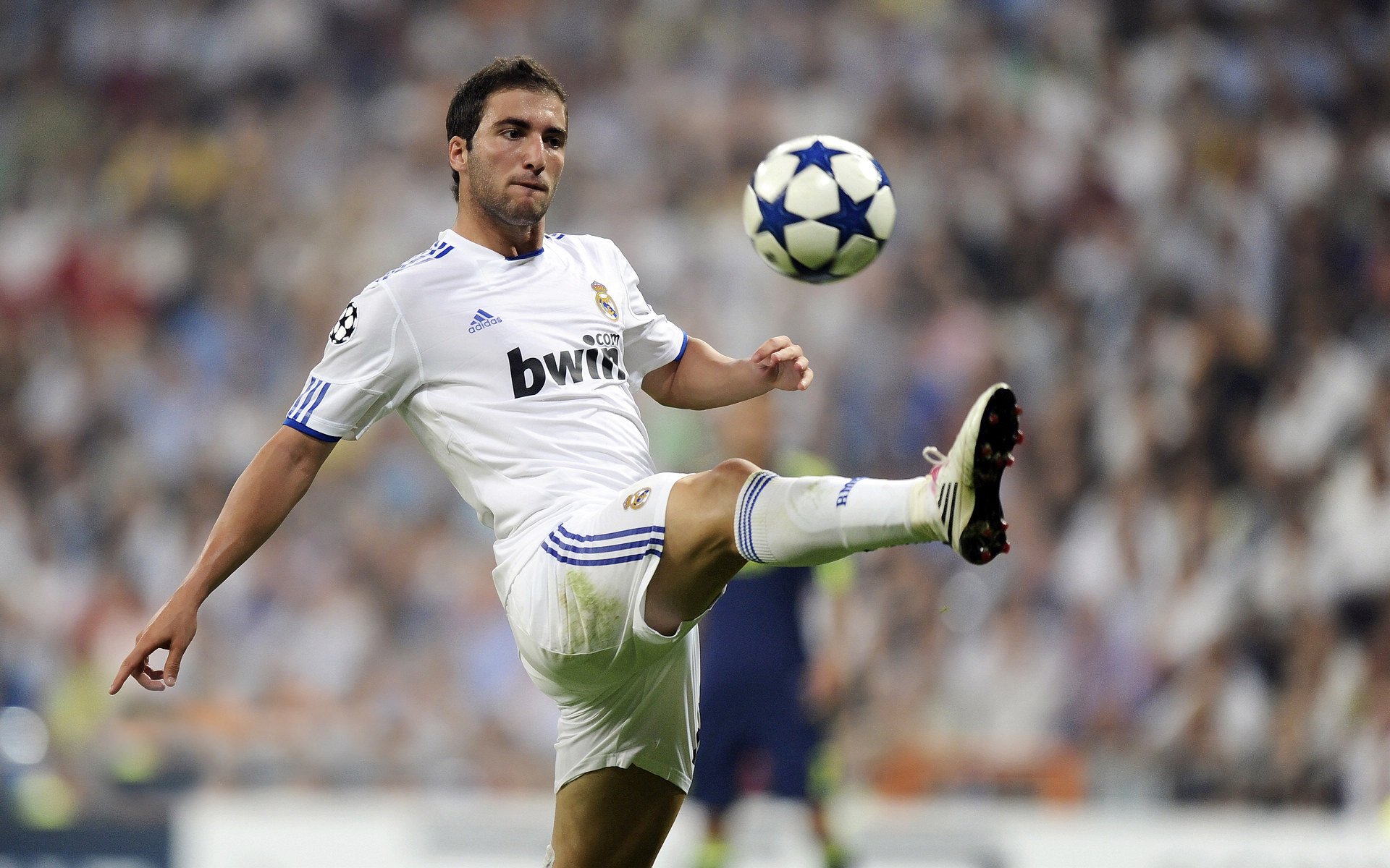 爱游戏体育app网页版下载-费兰·托雷斯助攻火力全开，皇马攻势如虹，费兰托雷斯转会费