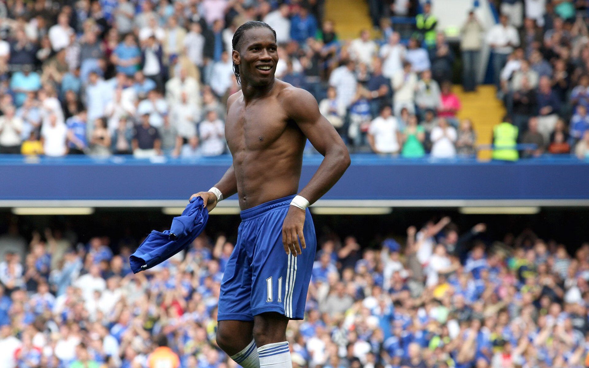 赛场外的激情：粉丝们的WRC狂欢派对与精彩瞬间